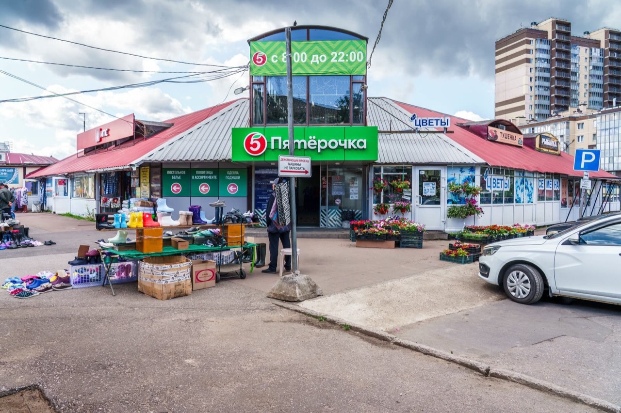 Фото: Магазин «Пятёрочка» — Кировск — торговое помещение, витринные окна, отдельный вход. Ленинградская обл., Кировск