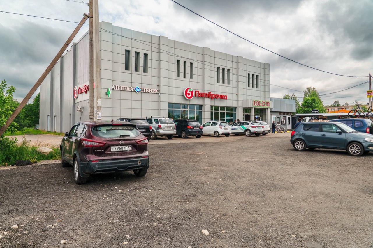 Фото: Магазин «Пятёрочка» — Мшинская — торговое помещение, 500 м², витринные окна, отдельный вход, помещение с арендатором. Ленинградская обл., Лужский р-н, п. Мшинская, Ленинградское шоссе, стр. 47Б