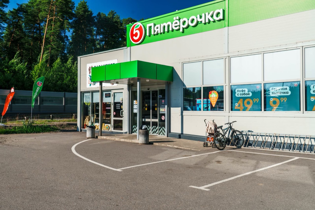 Фото: Магазин «Пятёрочка» — Паша — торговое помещение, витринные окна, отдельный вход. Ленинградская обл., Паша