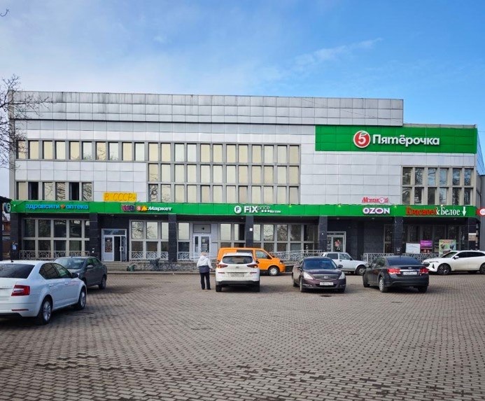 Фото: Торговое помещение 120 м² в аренду — ТК «Шестакова», Выборг — торговое помещение, 120 м², витринные окна, отдельный вход, помещение с арендатором. Ленинградская обл., г. Выборг, ул. Шестакова, 2